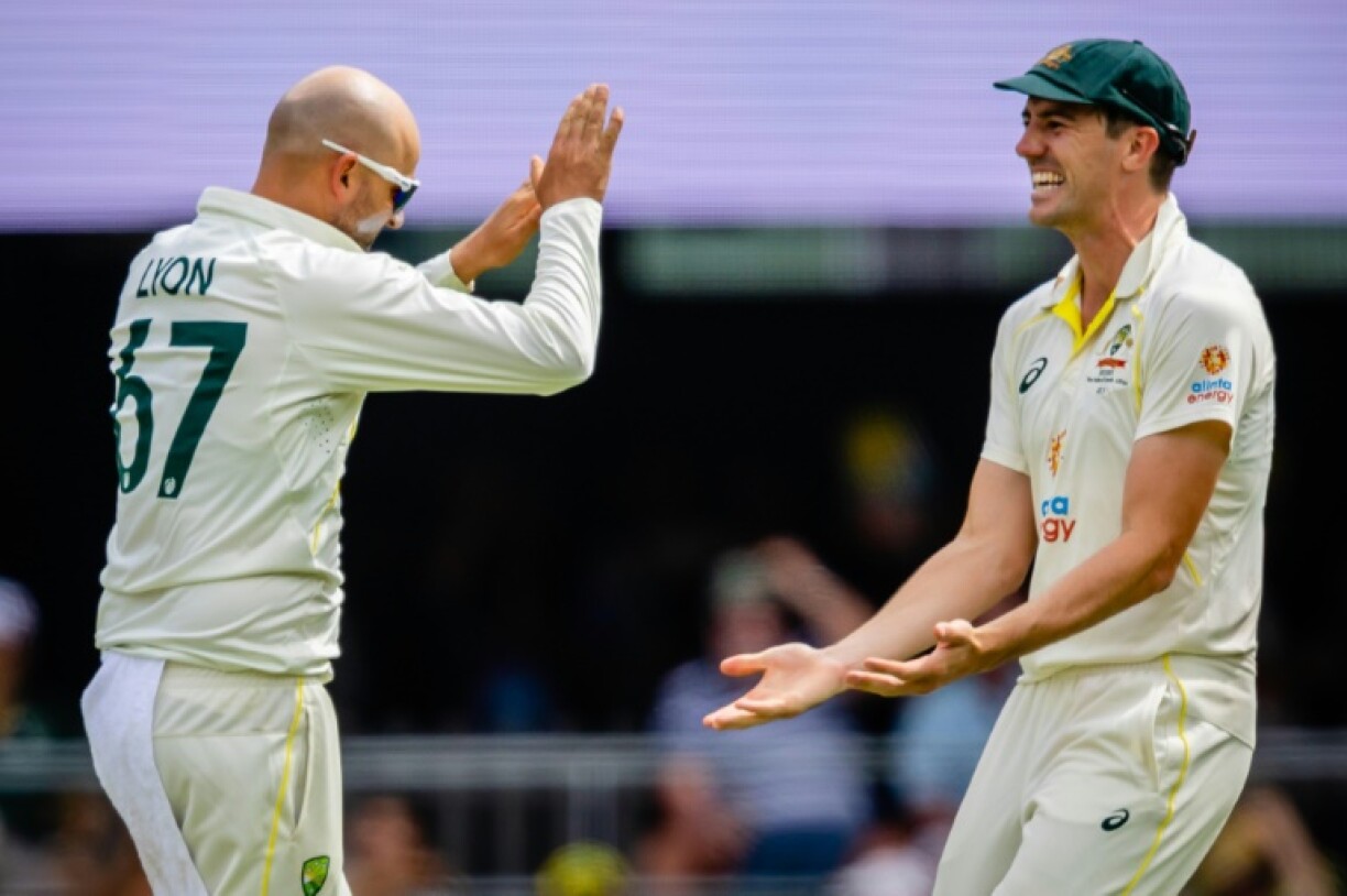Australian skipper Pat Cummins (R) expects spinner Nathan Lyon (L) to play all five Tests against England