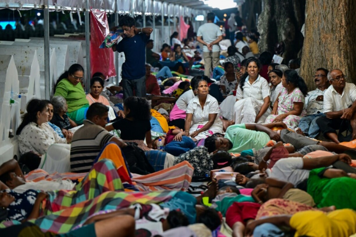 Buddhist devotees are flocking to the city of Kandy for a rare glimpse of a Buddhist relic on displace for the first time in 16 years