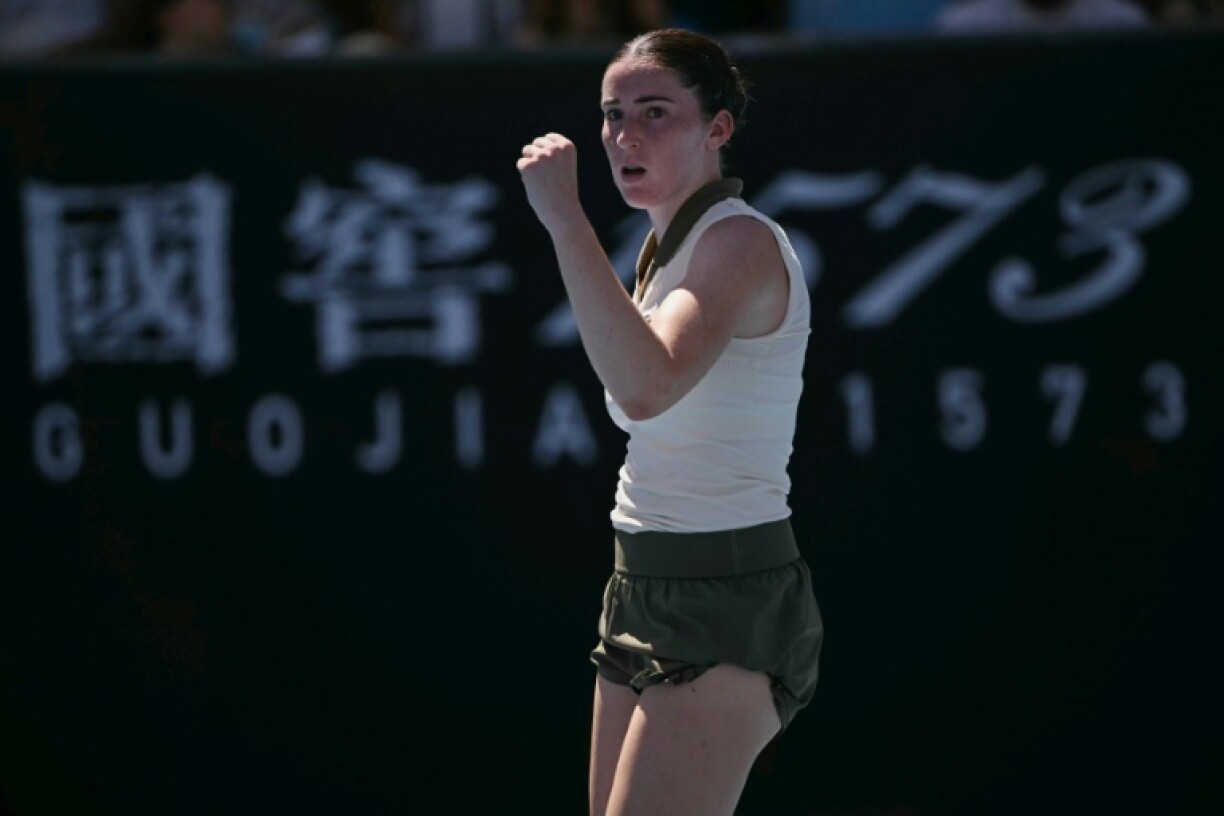 La Française Elsa Jacquemot face à l'Ukrainienne Marta Kostyuk au premier tour de l'Open d'Australie le 18 janvier 2026 à Melbourne