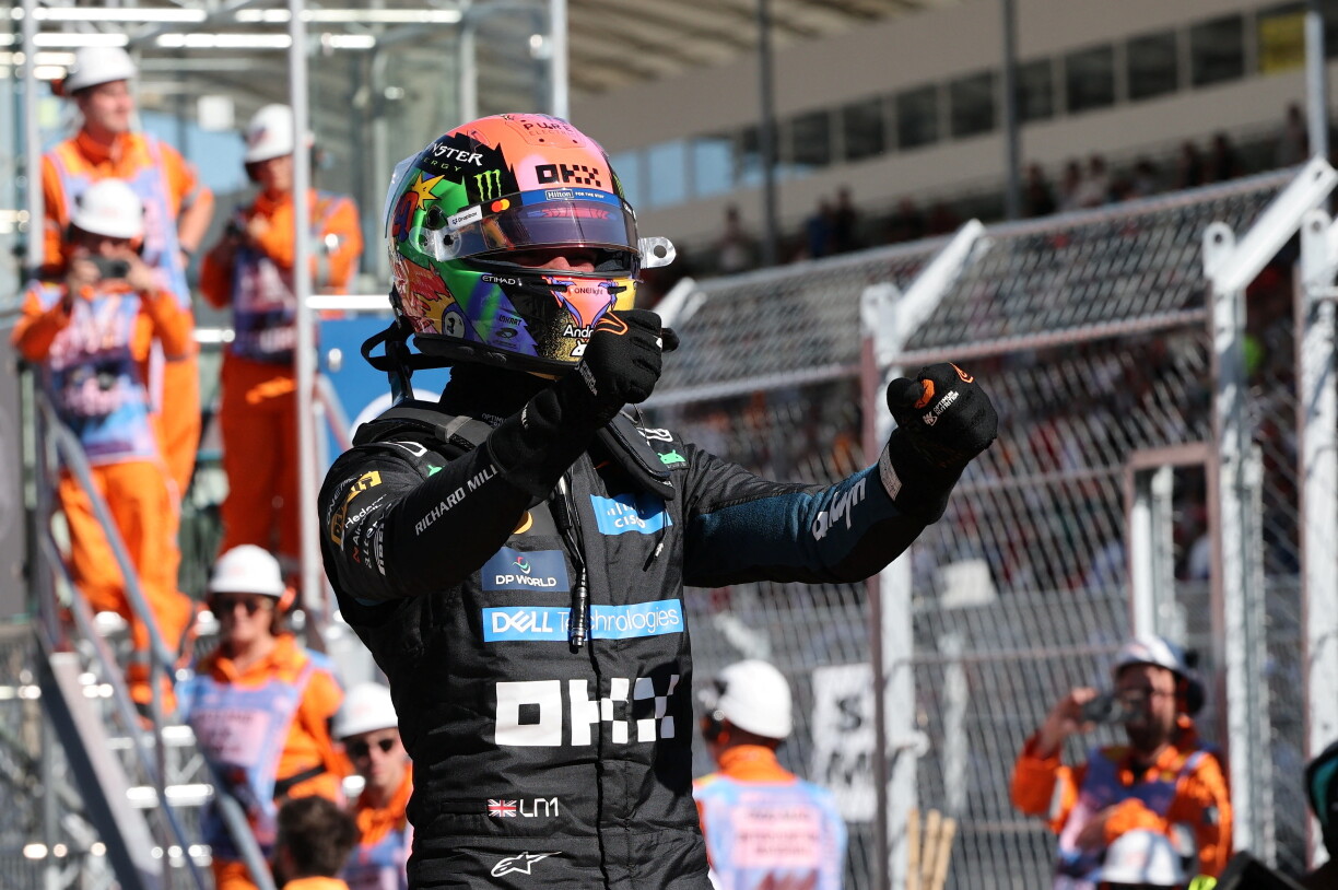 Lando Norris, pilote de l'écurie McLaren-Mercedes, célèbre sa pole position après la séance de qualifications sur le circuit de Madring.