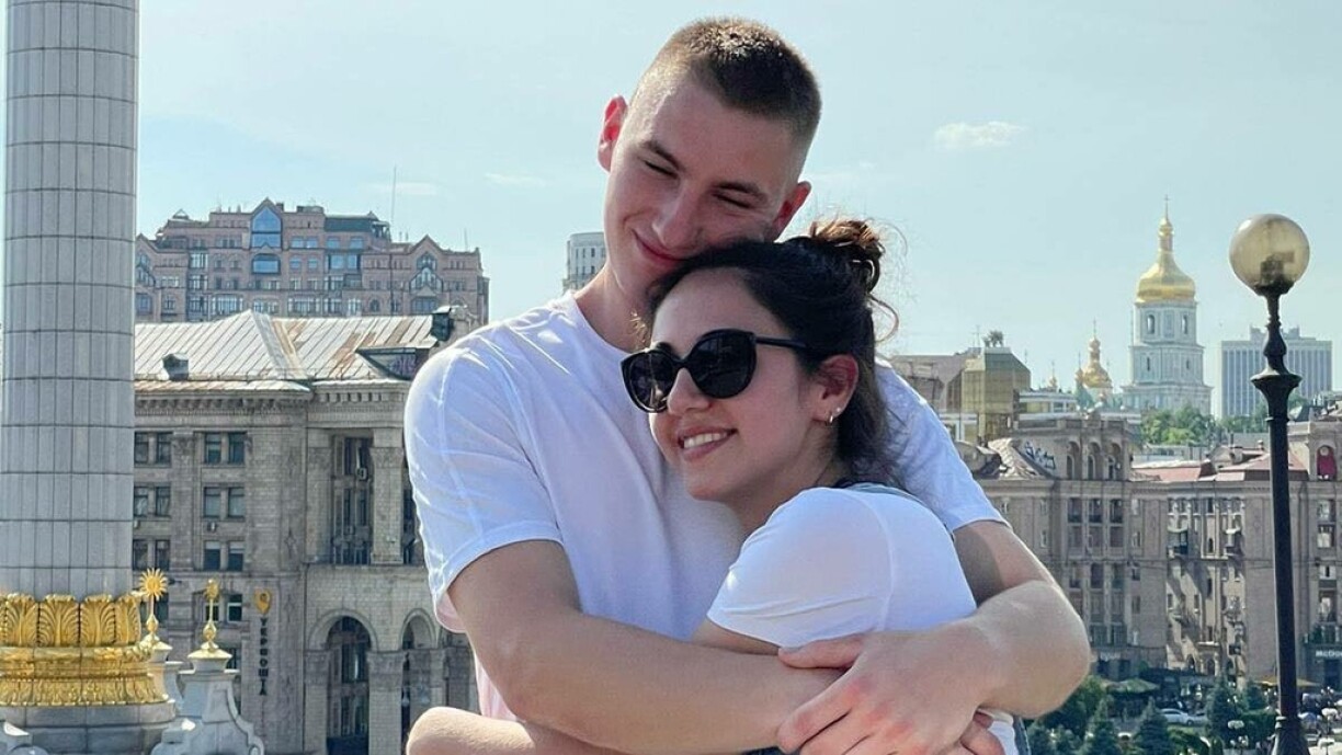 D'Valeria a säi Brudder, wéi si sech fir d'lescht gesinn hunn. E puer Méint virum Krichufank.