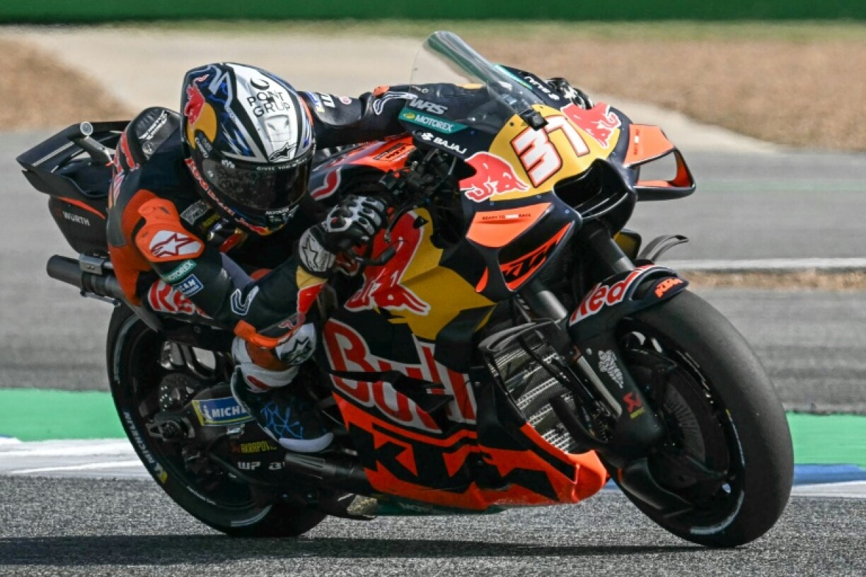 Le pilote espagnol de KTM Pedro Acosta vainqueur samedi du sprint du Grand prix MotoGP de Thaïland sur le circruit international de Buriram.