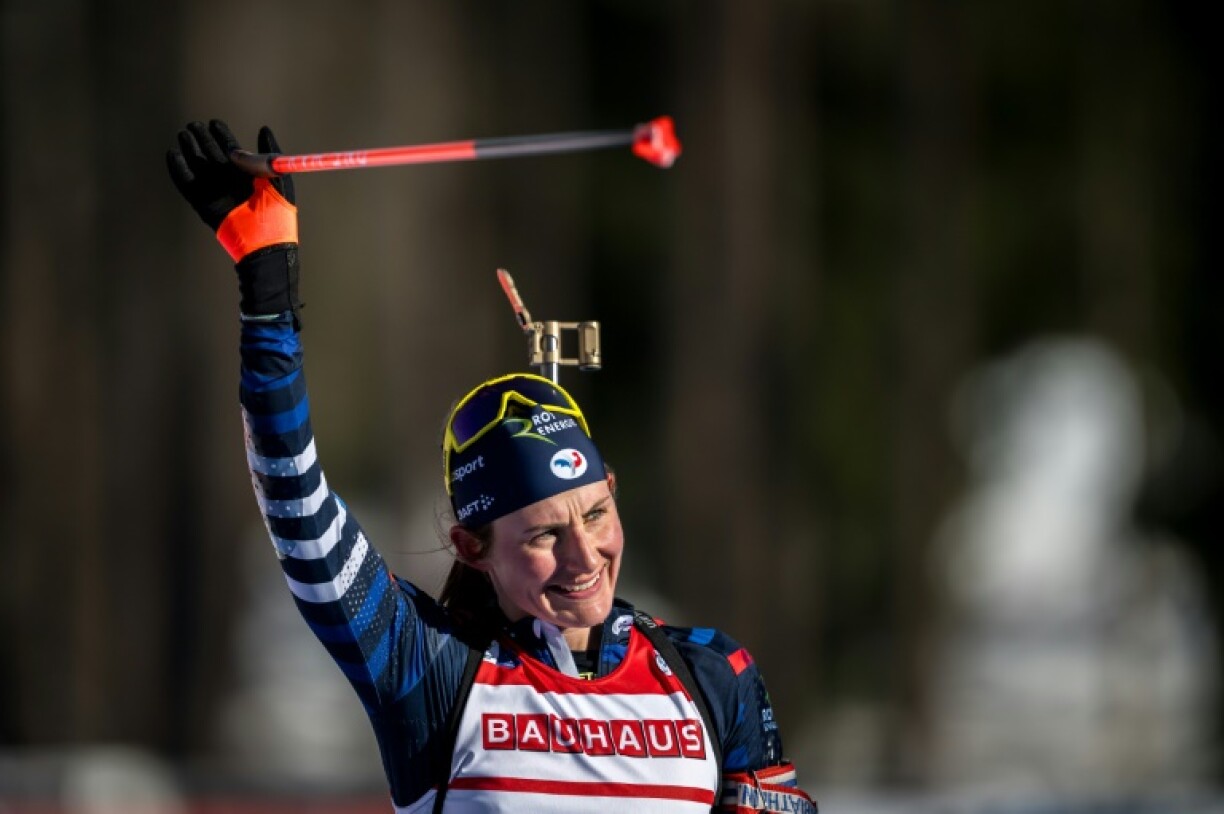 La biathlète française Justine Braisaz-Bouchet victorieuse de la mass start de Lenzerheide (Suisse), le 17 décembre 2023