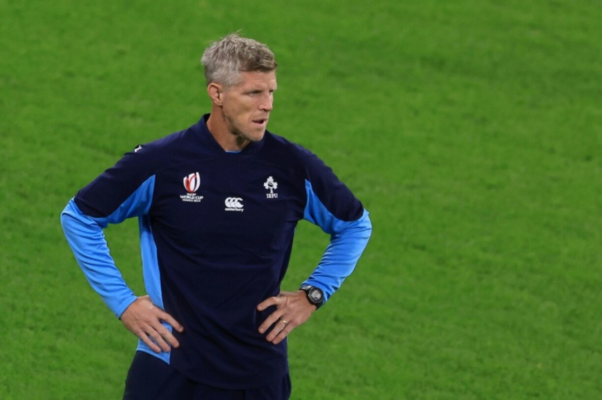 Ireland's interim head coach Simon Easterby sprang no surprises in his first squad ahead of the two-time defending Six Nations champions opener against England