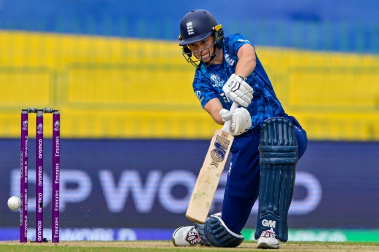 Amy Jones made an unbeaten 86 as England strolled to victory over New Zealand