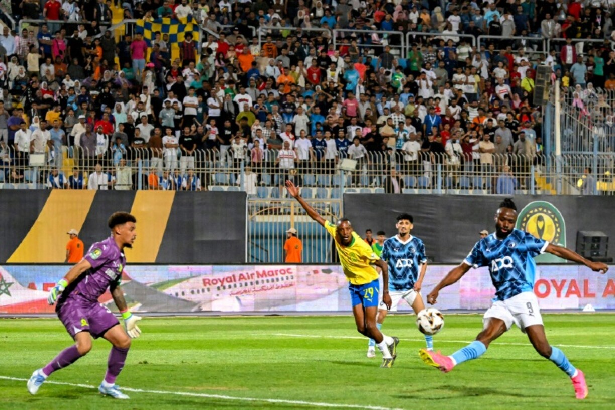 Fiston Mayele shoots past Sundown's goalkeeper Ronwen Williams to put Pyramids ahead