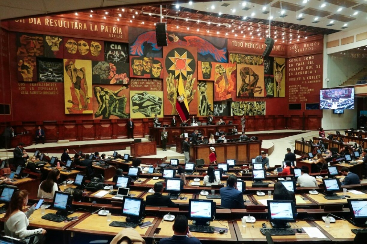 Ecuador's National Assembly has given the green light for the establishment of foreign military bases in the country as it seeks international assistance in its battle against violent drug gangs