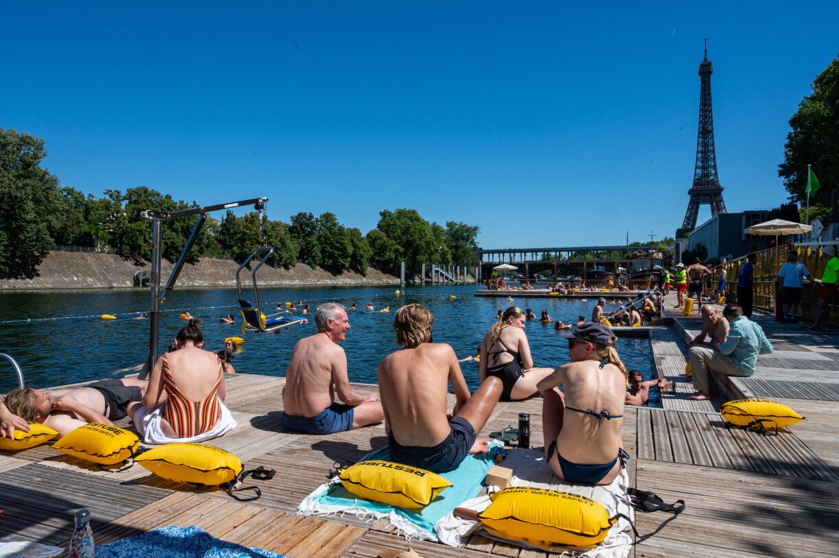Et dierf een erëm zu Paräis an der Seine schwammen