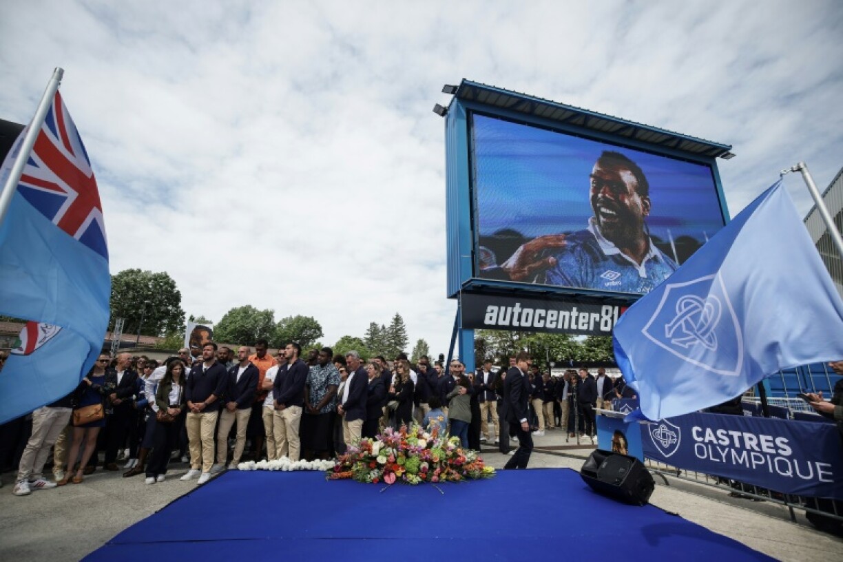 Castres players and supporters paid tribute to Fijian winger Josaia Raisuqe