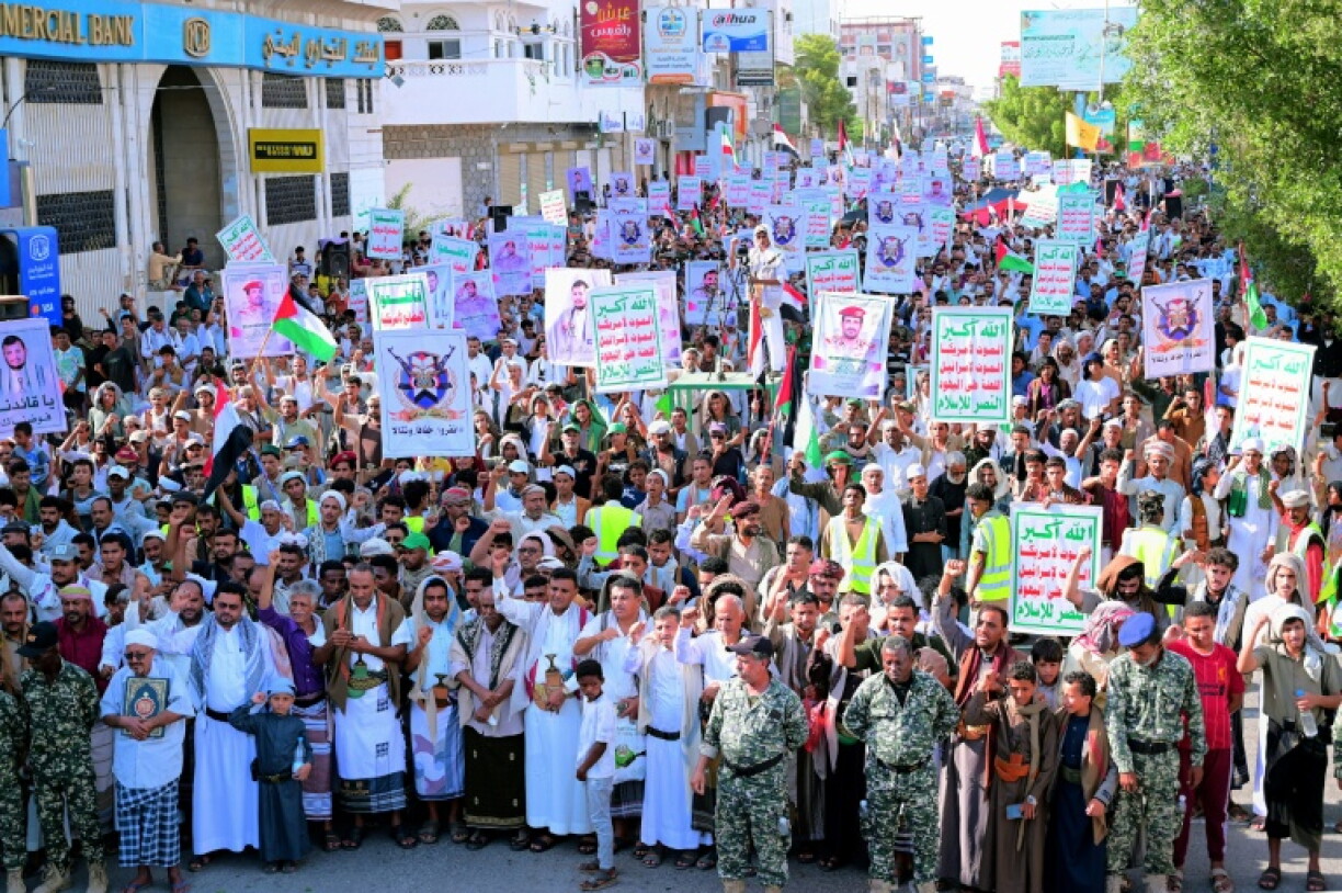 Des manifestants pro-Houthis protestent contre l'intervention saoudienne à Hodeida, au Yémen, le 9 octobre 2026