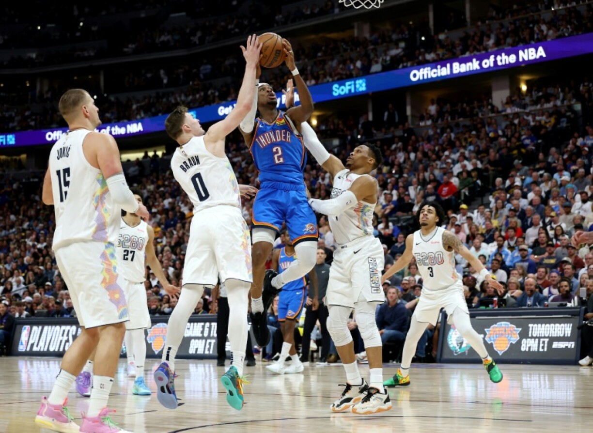 Shai Gilgeous-Alexander of the Oklahoma City Thunder (blue) won the NBA's MVP award