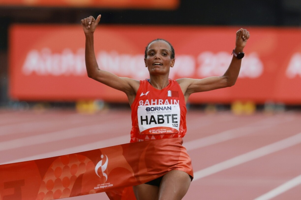 Bahrain's Shitaye Habte crosses the finish line to win gold in the women's marathon