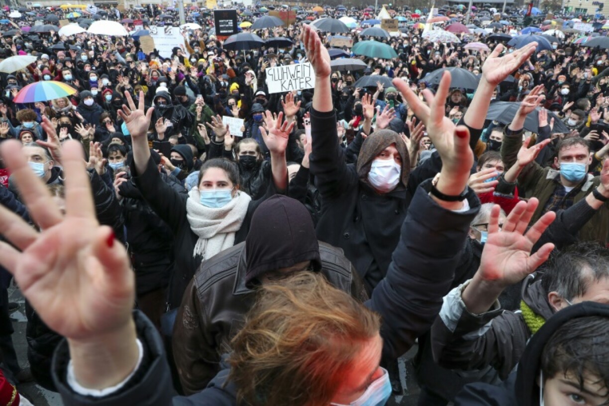 Manifestation à Bruxelles pour protester contre la fermeture des salles de spectacle imposée par les autorités pour endiguer la propagation du variant Omicron du coronavirus, le 26 décembre 2021
