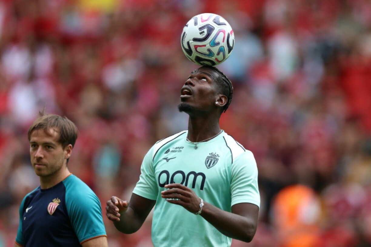 Le milieu de terrain de Monaco Paul Pogba à l'échauffement avant un match amical contre Liverpool (qu'il n'a pas disputé), le 9 août 2026 à Anfield