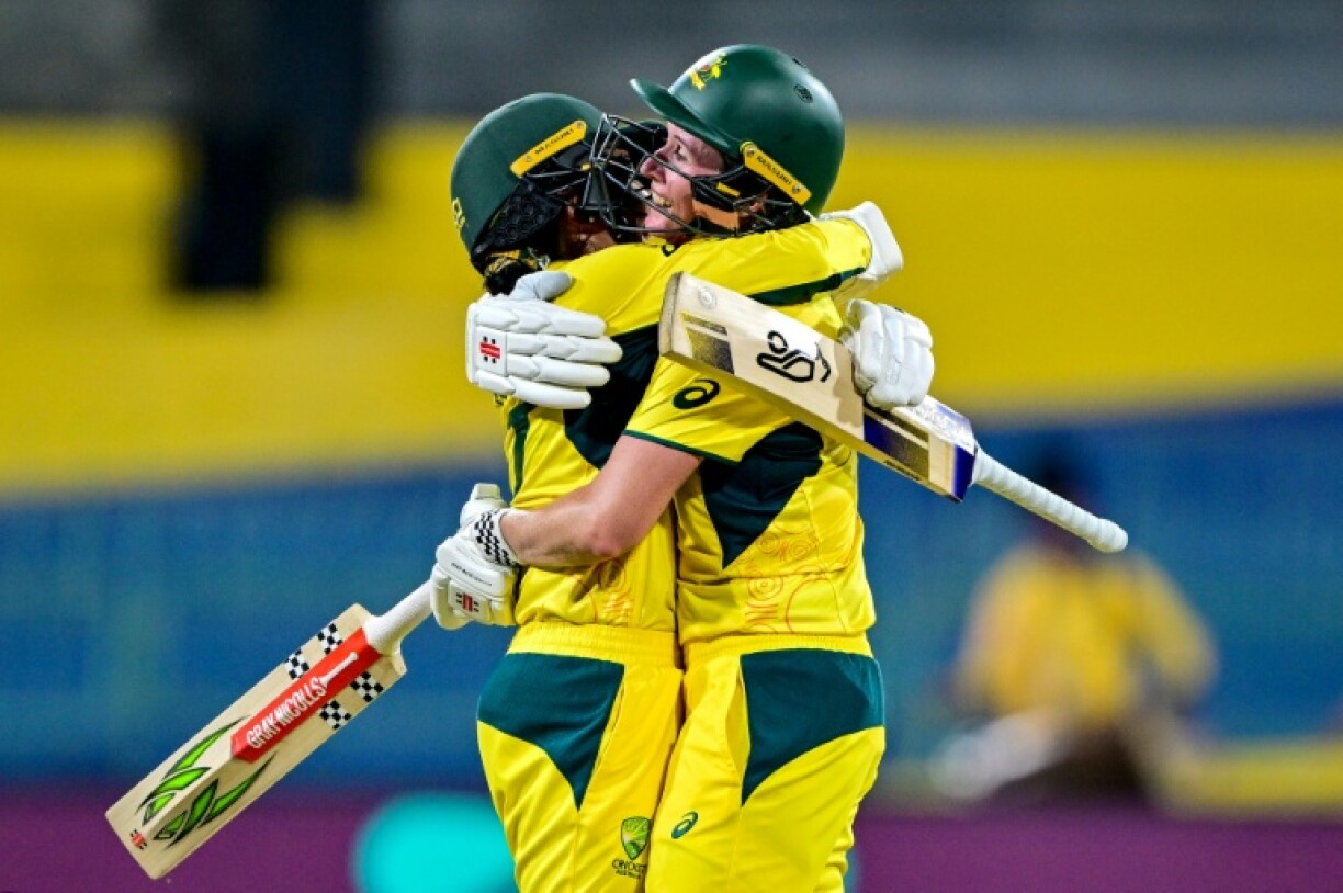Australia's Beth Mooney (R) celebrates with teammate Alana King
