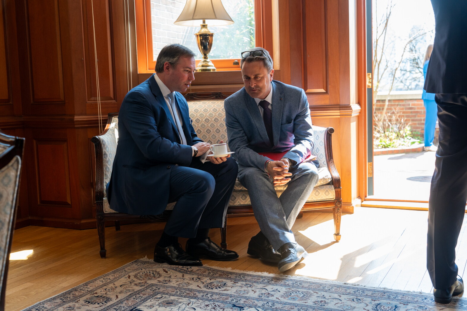 (de g. à dr.) S.A.R. le Grand-Duc ; Xavier Bettel, Vice-Premier ministre, ministre des Affaires étrangères et du Commerce extérieur, ministre de la Coopération et de l'Action humanitaire