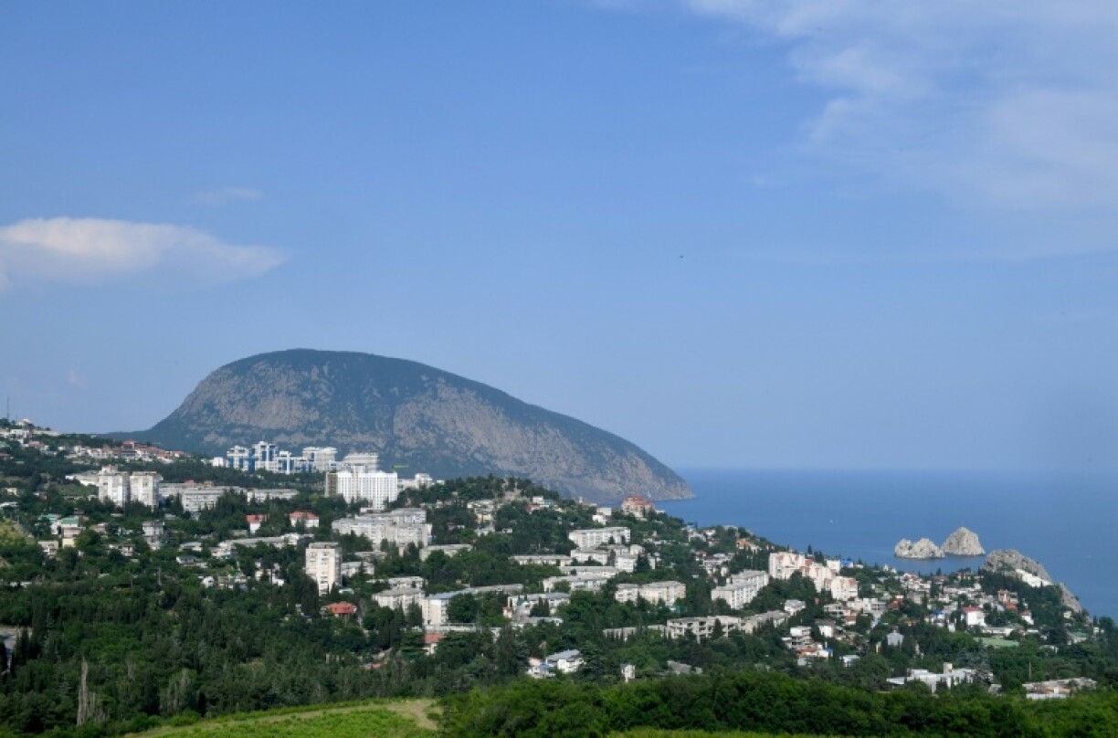 Vue de la ville portuaire de Yalta, dans la péninsule de Crimée, le 18 juin 2023
