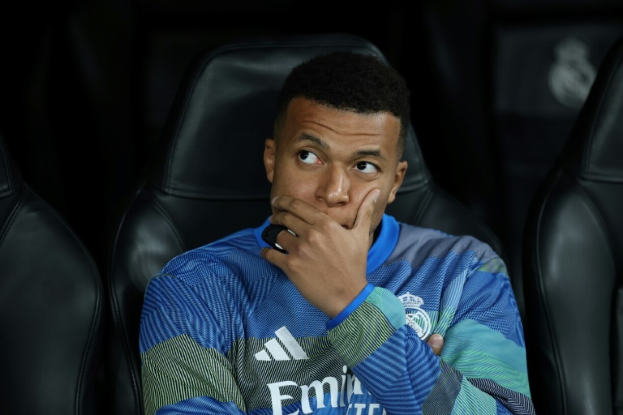 La star du Real Madrid Kylian Mbappé, diminiuée et resté sur le banc, lors du match contre Manchester City, le 10 décembre 2025 au stade Santiago Bernabeu