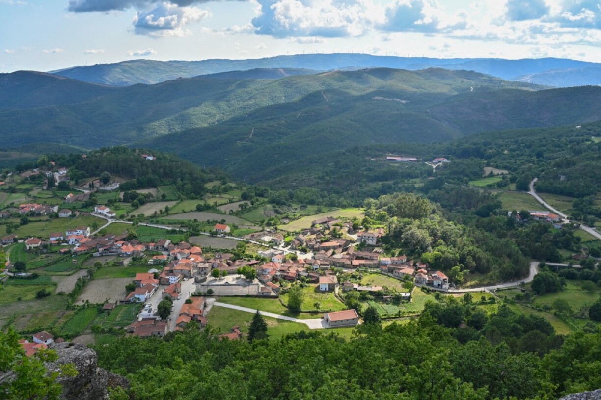 Un immense gisement de lithium a été découvert dans le sous-sol de Covas de Barroso au nord du Portugal.
