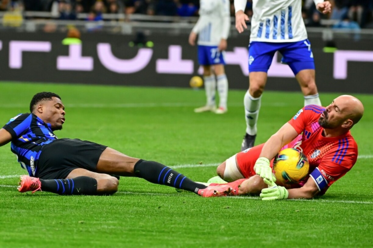 Como goalkeeper Pepe Reina will retire after Friday's match against Inter Milan