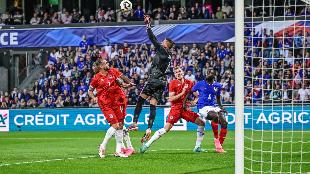 Déjà mis à contribution contre les Bleus, Anthony Moris doit s’attendre à voir déferler une vague rouge ce samedi dans un match au parfum spécial pour lui.