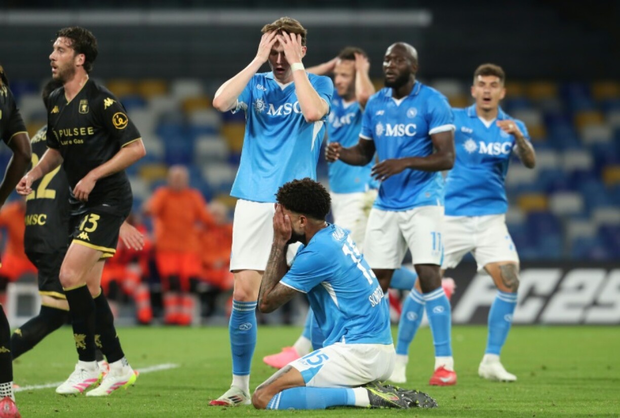Napoli's draw with Genoa gave Inter hope of retaining their Serie A title