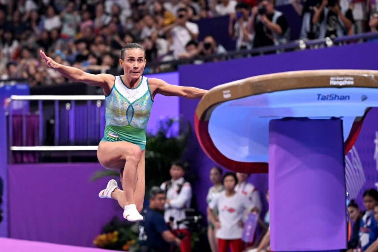La gymnaste ouzbek Oksana Chusovitina en finale du saut de cheval de gymnastique artistique des Jeux asiatiques à Hangzhou, le 28 septembre 2023