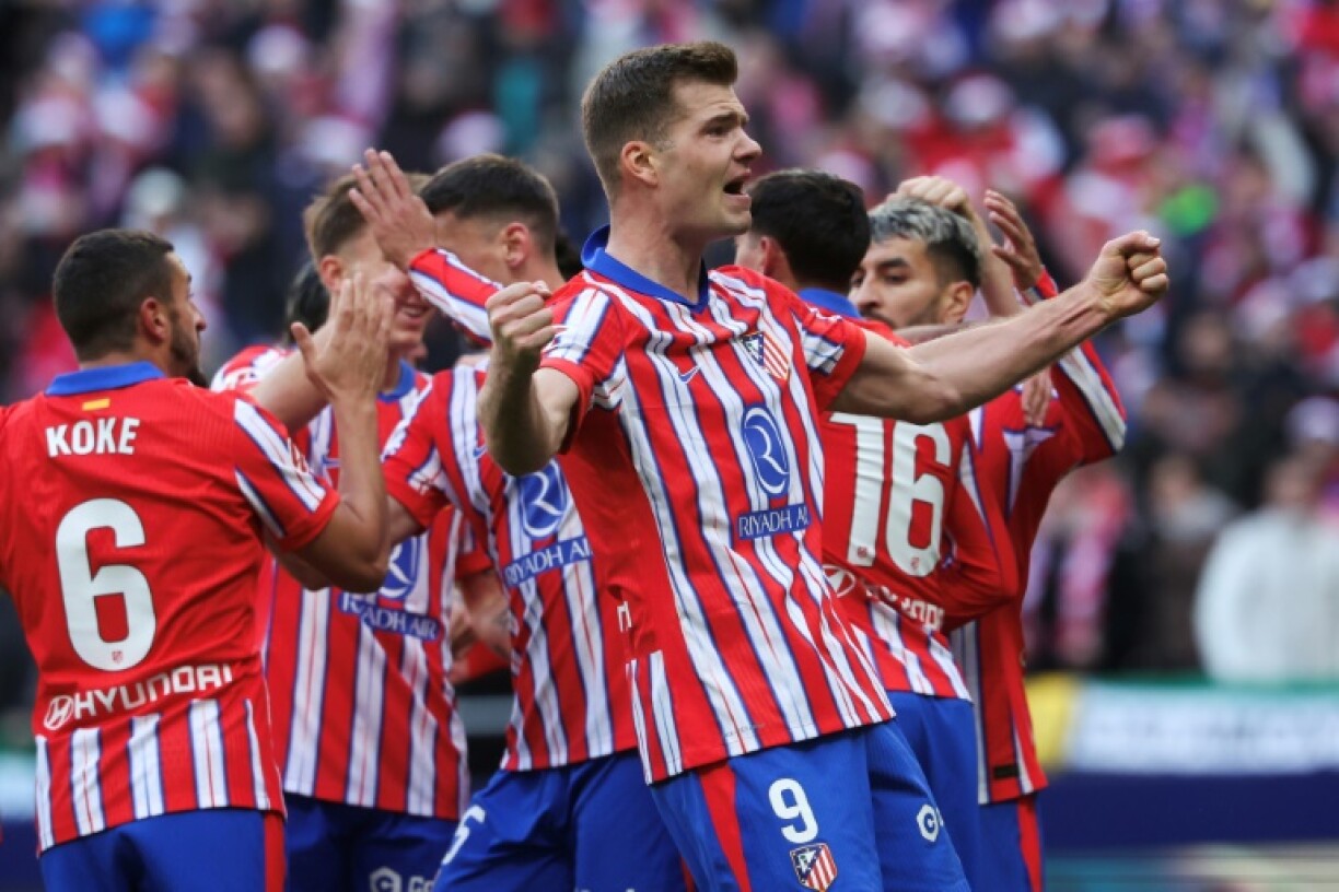 Atletico Madrid's Norwegian forward Alexander Sorloth (R) celebrates after scoring against Getafe