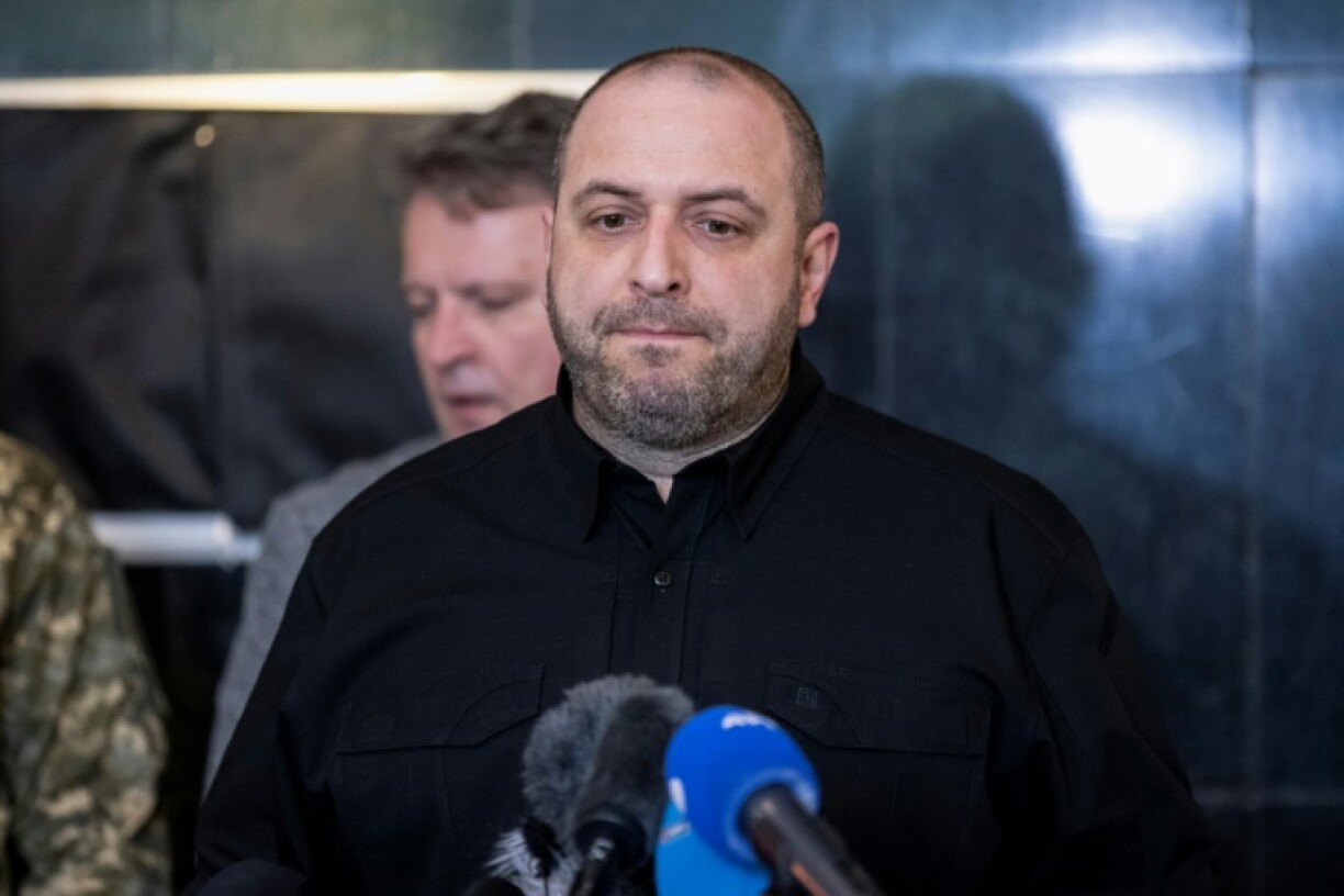 Le négociateur en chef de l'Ukraine et ministre de la Défense, Roustem Oumerov, fait une déclaration à la presse après une réunion avec la délégation russe à Istanbul, le 16 mai 2025