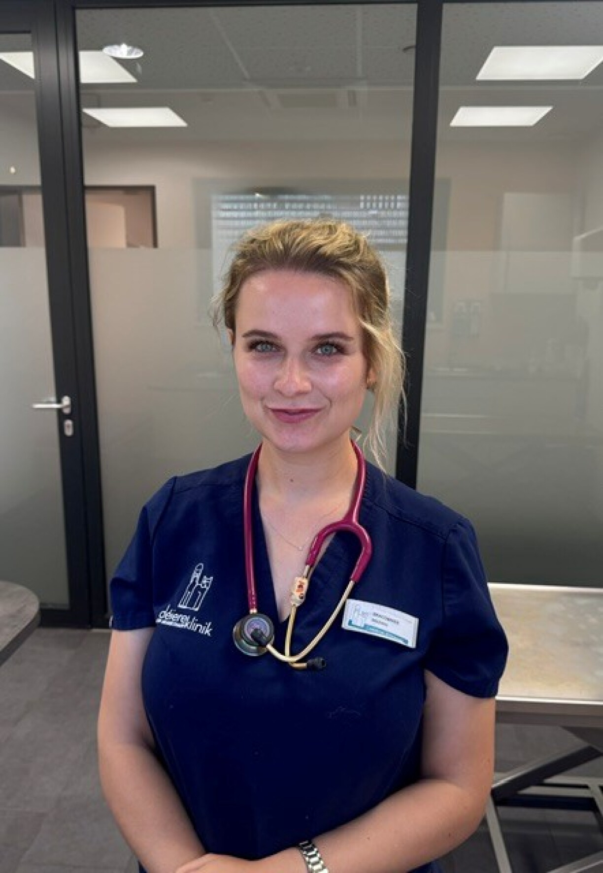 D'Michèle Braconnier schafft zu Beetebuerg an der Déiereklinik.