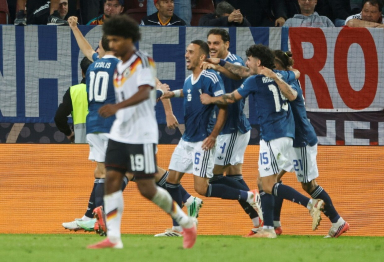 La joie des Grecs après le but de Dimitris Kourbelis face à l'Allemagne, le 27 septembre 2026 à Augsbourg