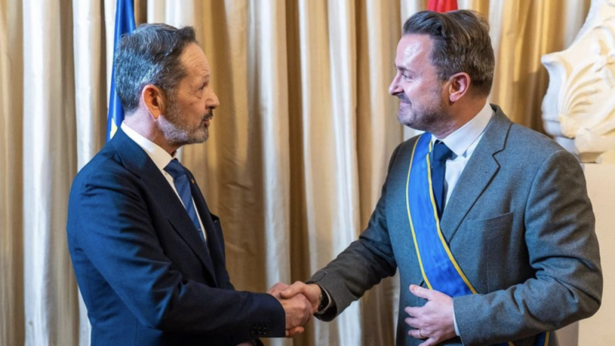 Ambassador Angelos Ypsilantis with Prime Minister Xavier Bettel at the Embassy of Greece in Luxembourg.