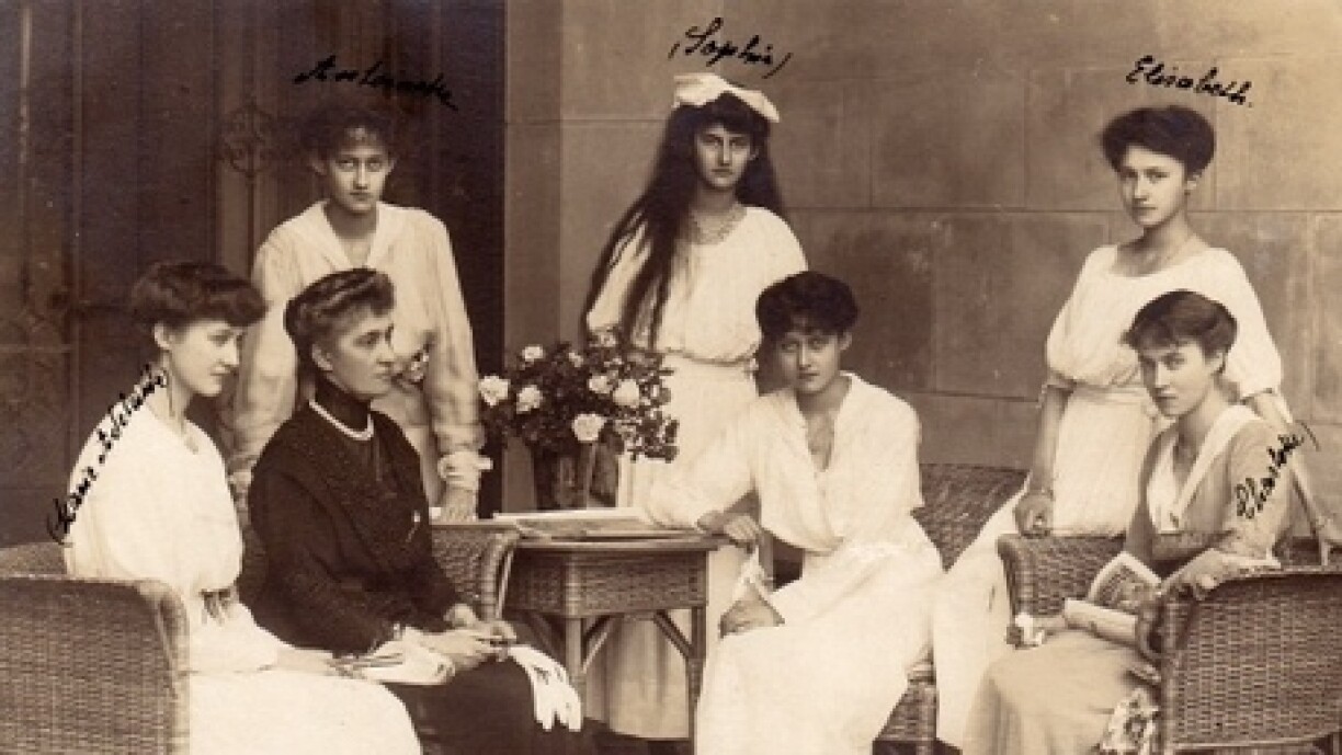 Princess Antonia, stylised as Antoinette, standing above her mother in the portrait taken of the Grand Duchess Marie Anne and her six daughters. Grand Duchess Charlotte is sitting on the far right. Approximately 1910s.