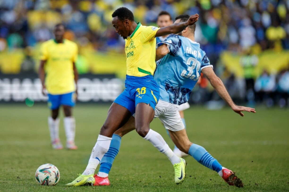 Peter Shalulile (L) playing for Mamelodi Sundowns of South Africa against Pyramids of Egypt in the 2024-25 CAF Champions League final.