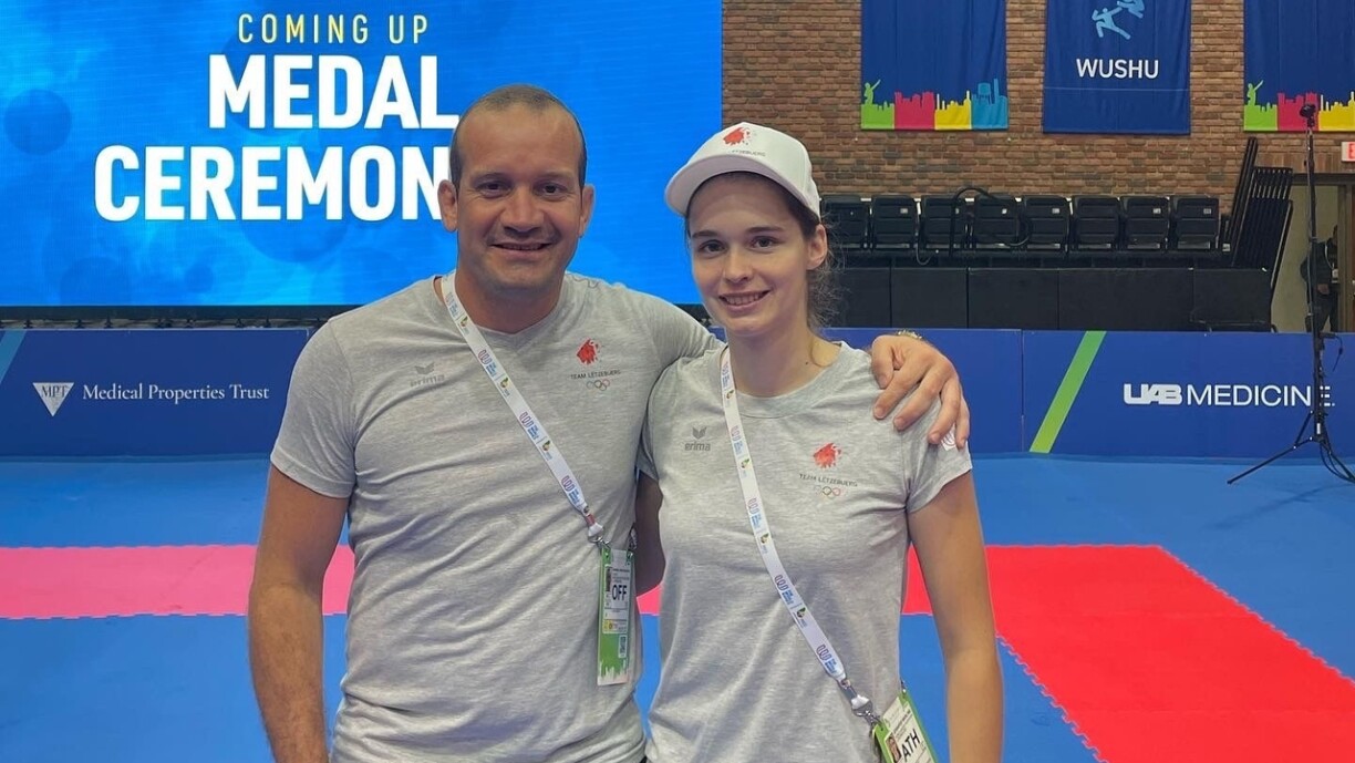 D'Jenny Warling mam Nationaltrainer Raphael Veras op de World Games zu Birmingham am US-Bundesstaat Alabama.