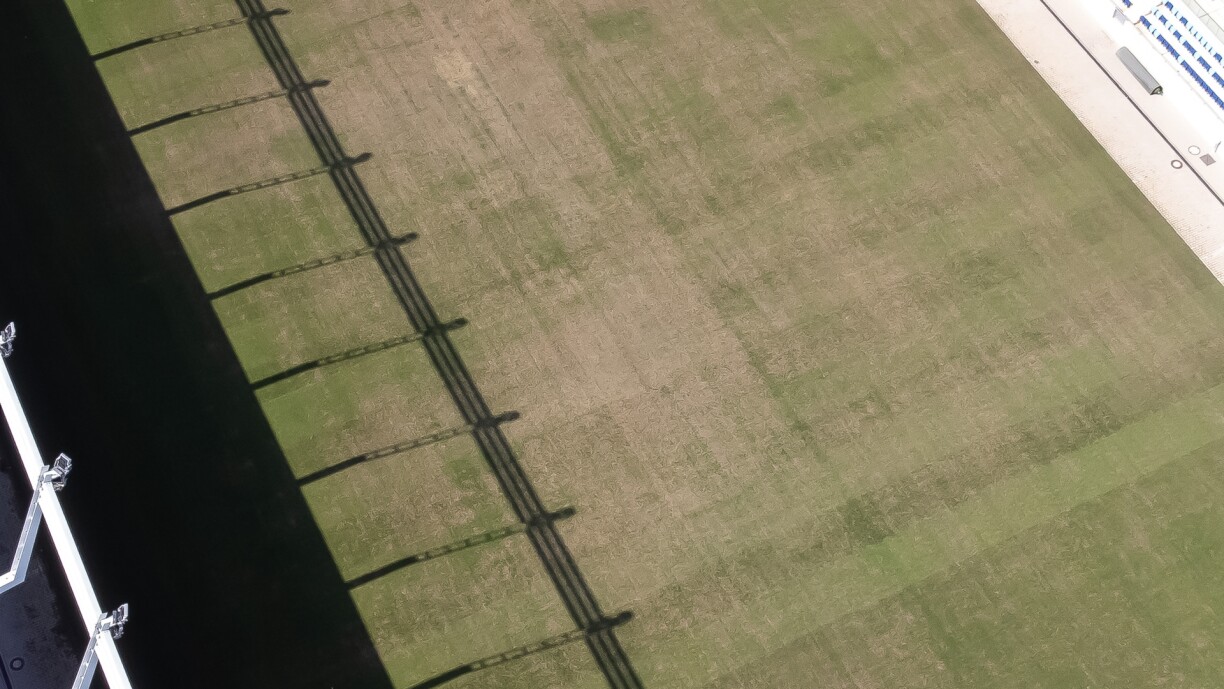 L'état de la pelouse du stade de Luxembourg pose question, à dix jours du match contre le Bélarus (photo prise le 29.08.2024).