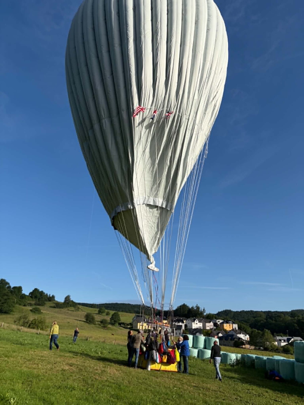 De Ballon beréiert zu Baastenduerf de Buedem