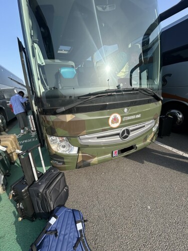 Déi lescht Etapp: E Bus vun der Lëtzebuerger Arméi huet d'Residenten zeréck an de Grand-Duché bruecht.