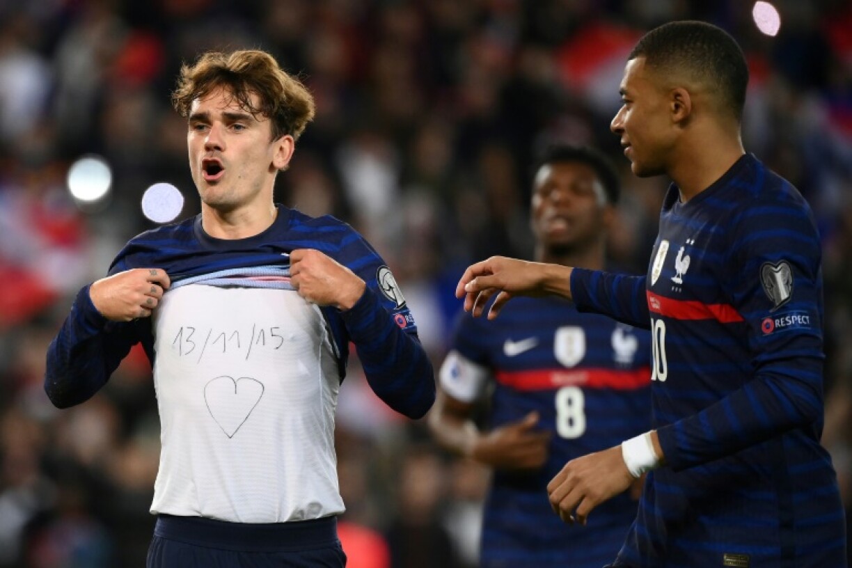 La joie de l'attaquant Antoine Griezmann, après avoir marqué sur pénalty face au Kazakhstan, lors des éliminatoires de la Coupe du monde 2022 au Qatar, le 13 novembre 2021 au Parc des Princes à Paris