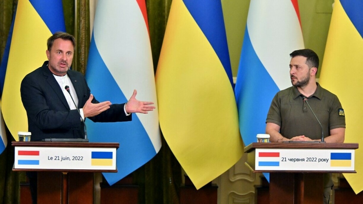 Xavier Bettel aux côtés de Volodymyr Zelensky lors d'un déplacement en Ukraine en 2022.