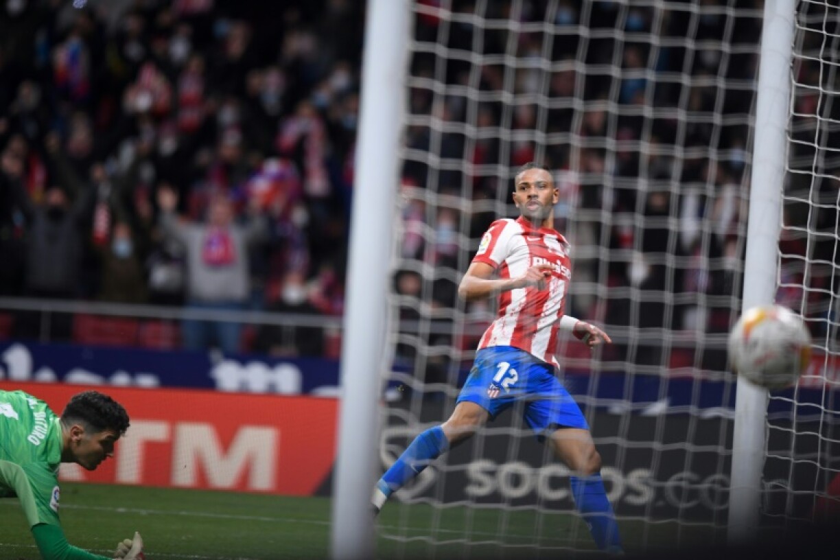 La joie du défenseur brésilien de l'Atlético Madrid Renan Lodi marque son second but à domicile contre le Celta Vigo, lors de la 26e journée de LaLiga, le 26 février 2022 au Wanda Metropolitano Stadium