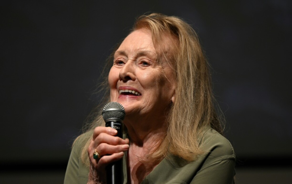 Photo prise le 13 mai 2022 montrant l'autrice française Annie Ernaux répondant à des questions après le visionnage du film