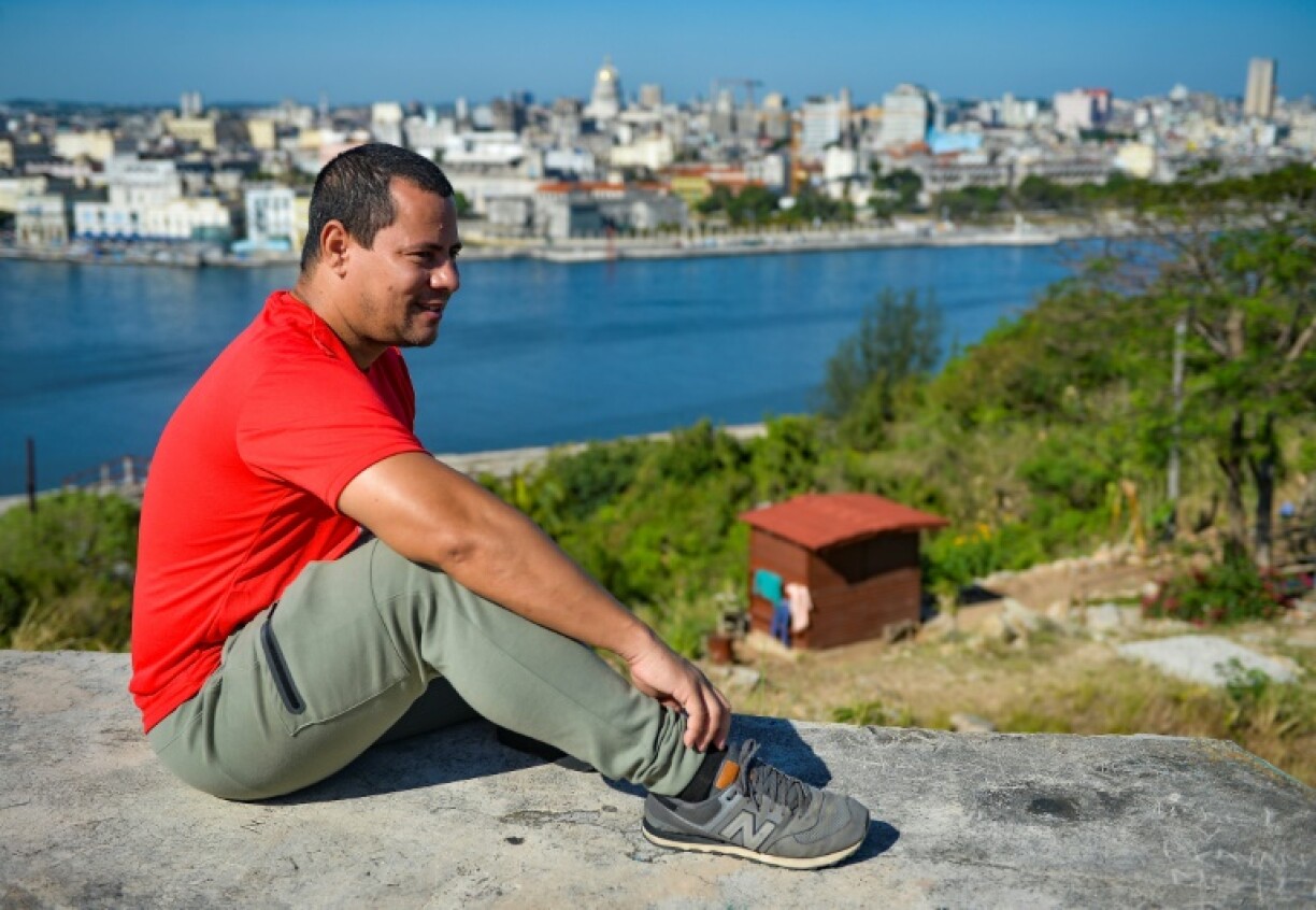Israel Rojas, chanteur du duo Buena Fe, à La Havane le 14 avril 2021
