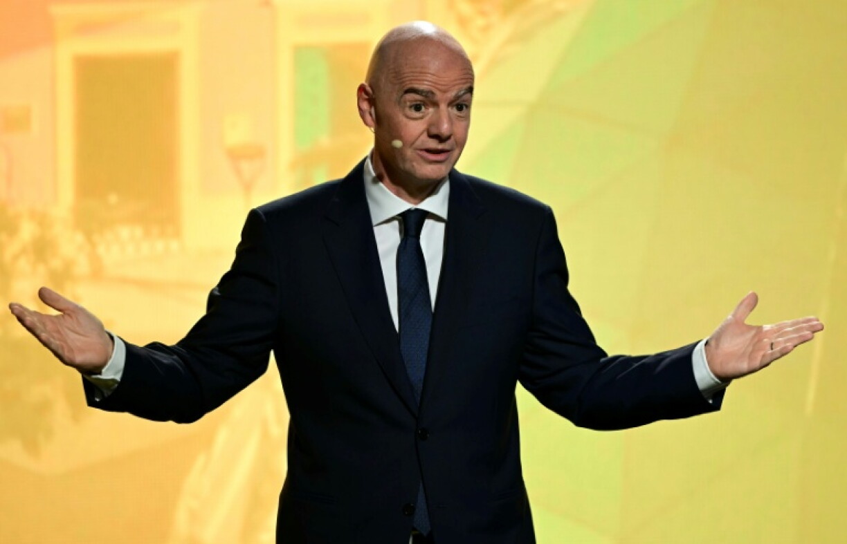 Le président de la FIFA, Gianni Infantino, prend la parole lors de la cérémonie de dévoilement du logo de la Coupe du monde féminine de la FIFA 2027, à Rio de Janeiro, le 25 janvier 2026