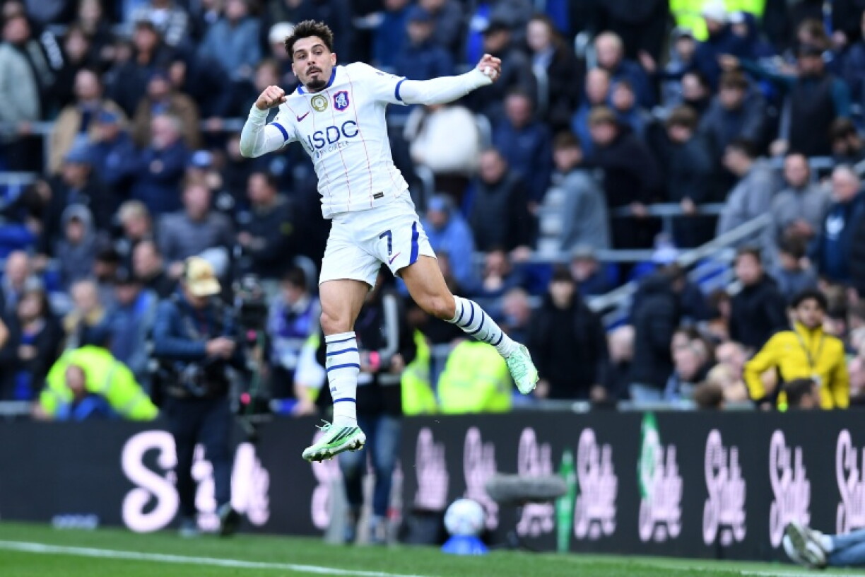 Le joueur portugais de Chelsea Pedro Neto après avoir inscrit un but contre Everton, en Premier League, le 17 octobre 2026 à Liverpool