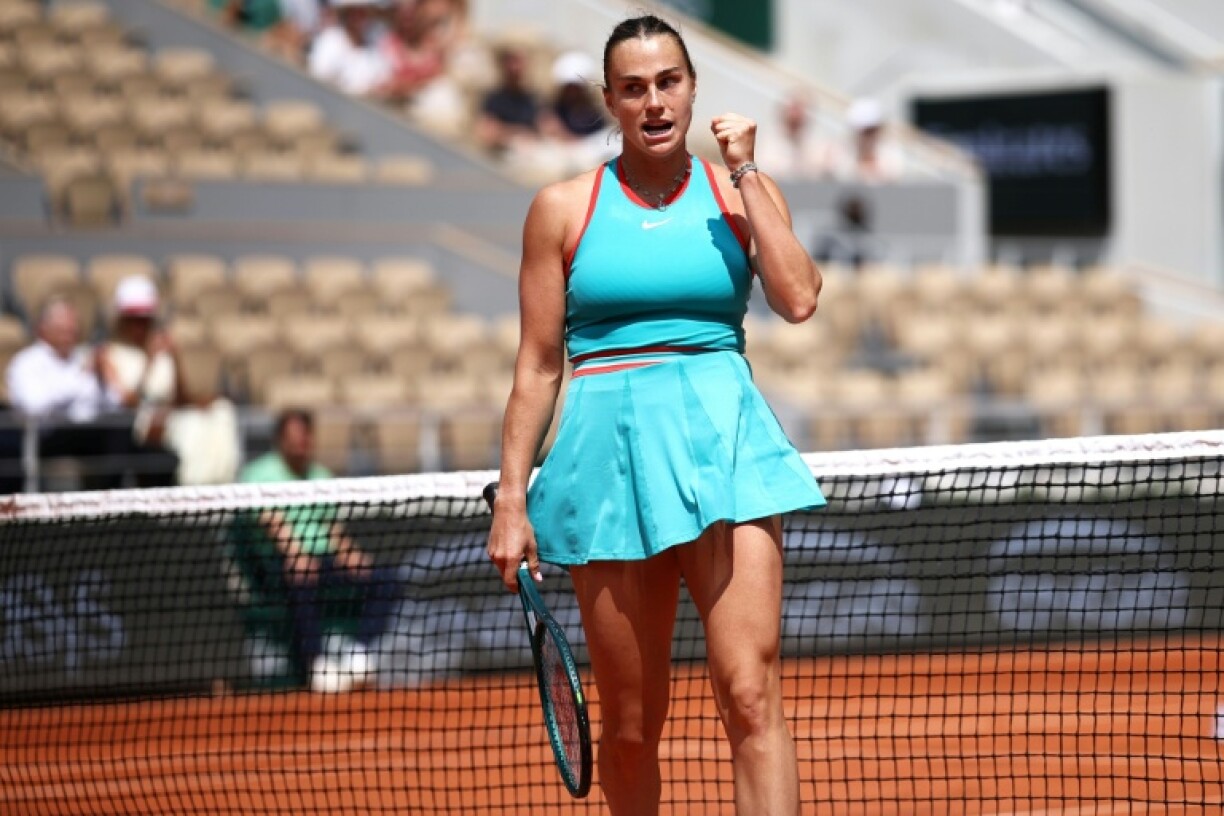 There were empty seats on Court Philippe Chatrier at the start of world number one Aryna Sabalenka's quarter-final match against Olympic champion Zheng Qinwen