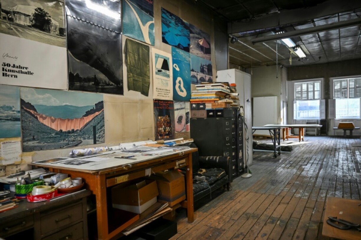 Christo and Jeanne-Claude were known for wrapping landmark buildings and other structures in fabric , el 5 de febrero de 2025.