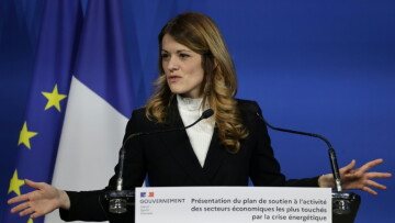 La porte-parole du gouvernement et ministre déléguée à l'Energie, Maud Bregeon, lors de la présentation du plan d'aide aux secteurs économiques les plus touchés par la crise énergétique, le 27 mars 2026 au ministère des Finances de Bercy à Paris