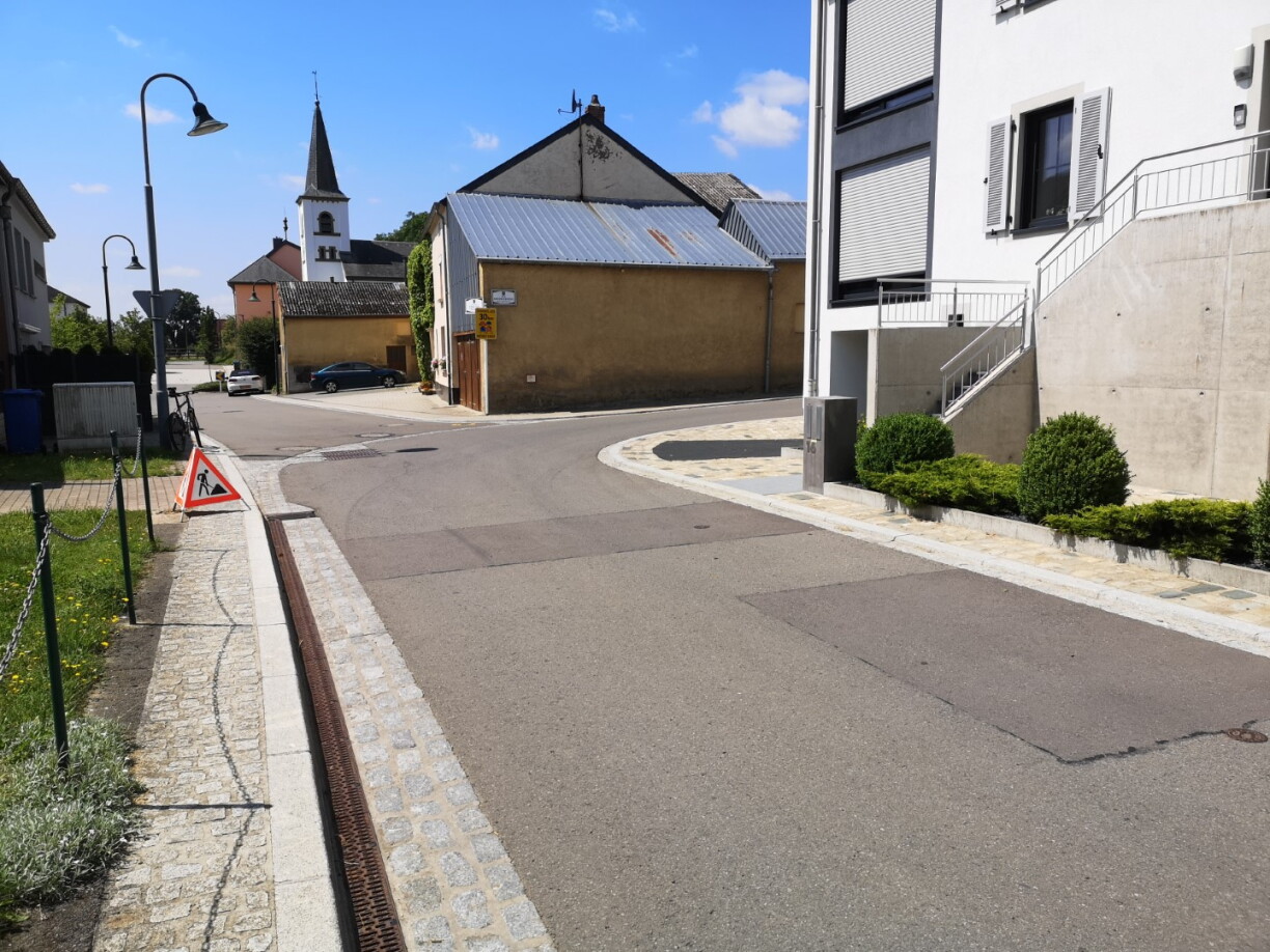 La rue de l'église à Angelsberg
