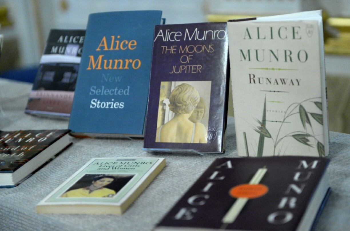 Des livres de l'auteure canadienne Alice Munro, lauréate du prix Nobel de littérature 2013, le 10 octobre 2013 à Stockholm, en Suède